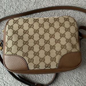 Lightly worn Gucci Bree shoulder bag.